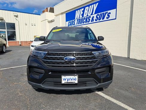 Used 2022 Ford Explorer XLT image 2