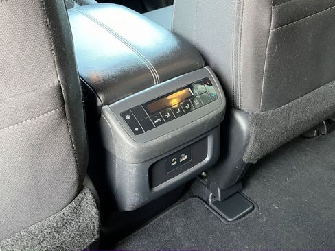 Used 2025 Nissan Pathfinder SV image 24