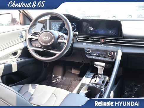 Used 2025 Hyundai Elantra Limited FWD image 14