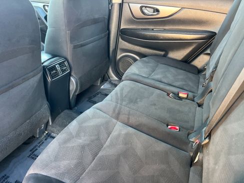 Used 2016 Nissan Rogue SV w/ SV Premium Package image 4