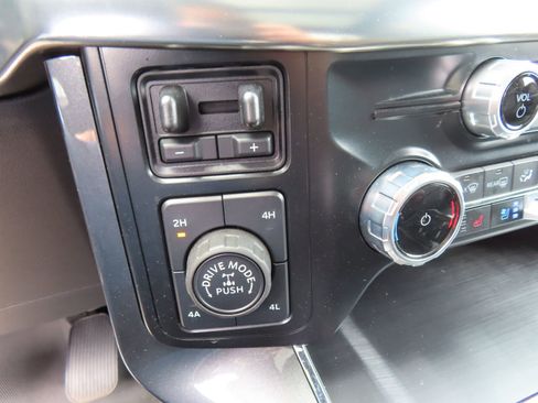 Used 2023 Ford F150 Lariat AWD/4WD image 29