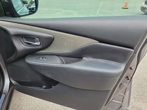 Used 2017 Nissan Murano SV w/ Premium Plus Package image 28