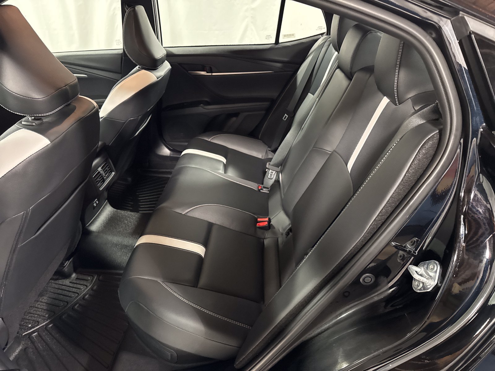 Used 2025 Toyota Camry SE FWD image 5