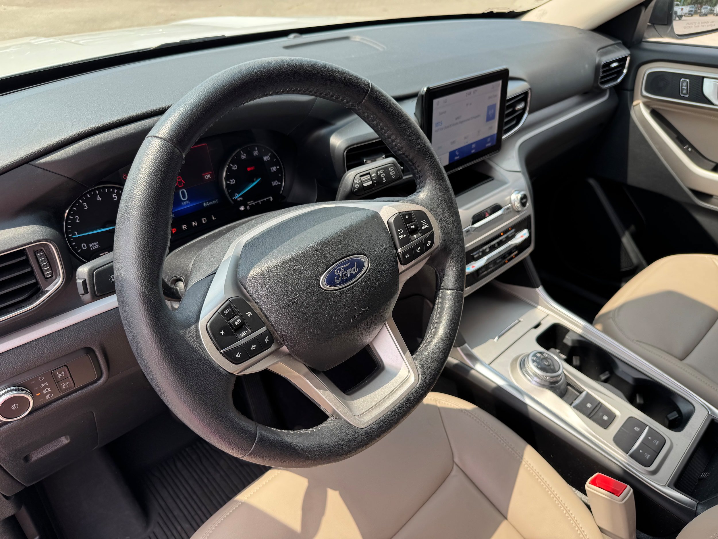 Used 2023 Ford Explorer XLT w/ Equipment Group 202A RWD image 9
