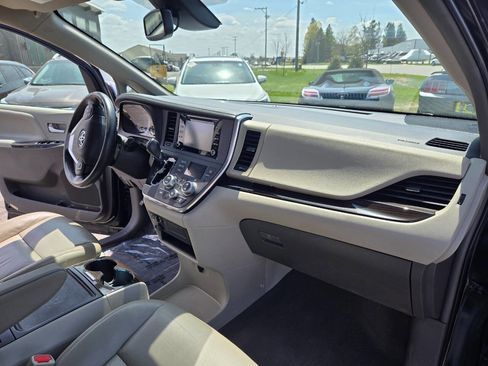 Used 2019 Toyota Sienna XLE AWD/4WD image 18
