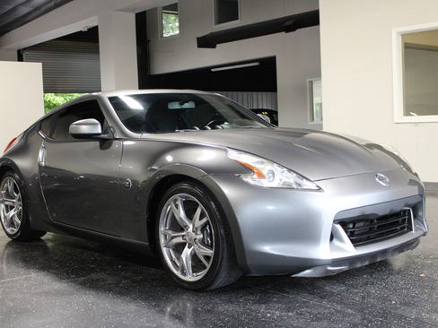 Used 2012 Nissan 370Z Coupe w/ Sport Pkg RWD image 2