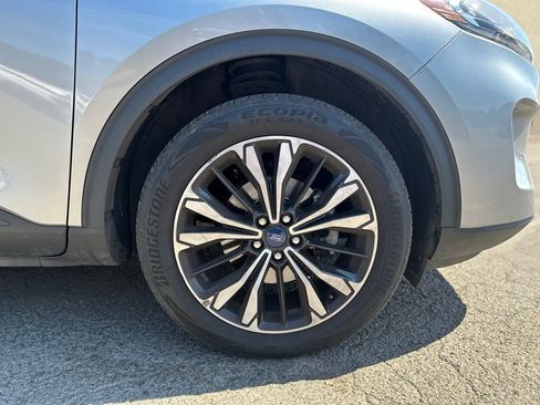 Used 2022 Ford Escape SE w/ SE Sport Appearance Package AWD/4WD image 2