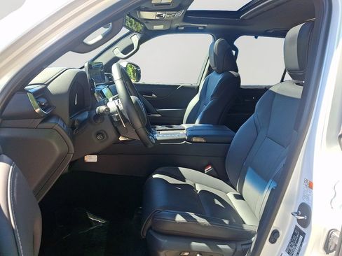 Used 2025 Lexus LX 600 4WD w/ Accessory Package (2T) image 15