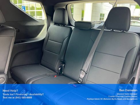 Used 2025 Chevrolet Traverse LT FWD image 18