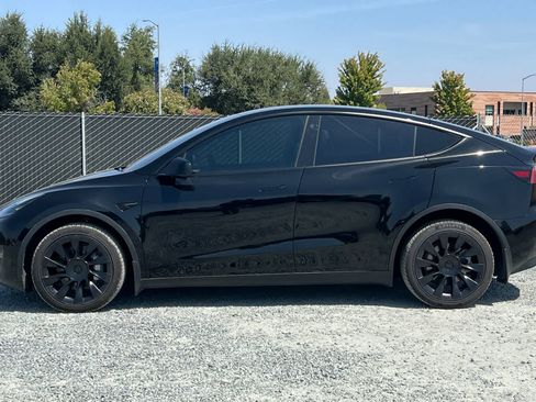 Used 2023 Tesla Model Y Long Range AWD/4WD image 6