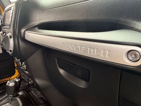 Used 2015 Jeep Wrangler Unlimited Sahara w/ Connectivity Group image 32