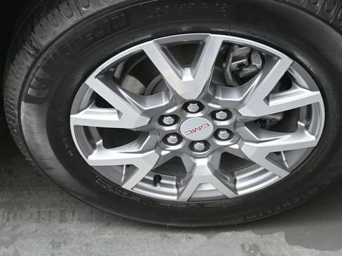Used 2021 GMC Acadia SLT w/ Technology Package FWD image 30