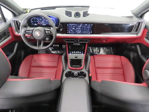 Certified 2025 Porsche Cayenne S AWD/4WD image 15