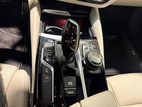 Used 2019 BMW M550i xDrive w/ Dynamic Handling Package image 21