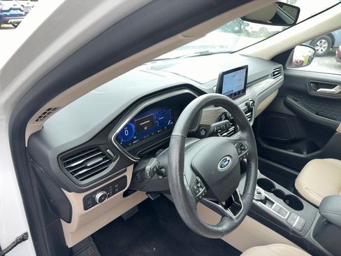 Used 2020 Ford Escape Titanium AWD/4WD image 15