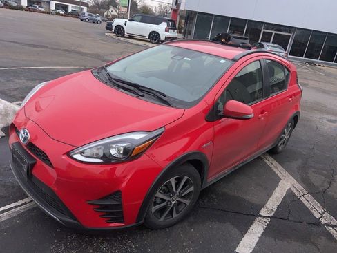 Used 2019 Toyota Prius C image 2