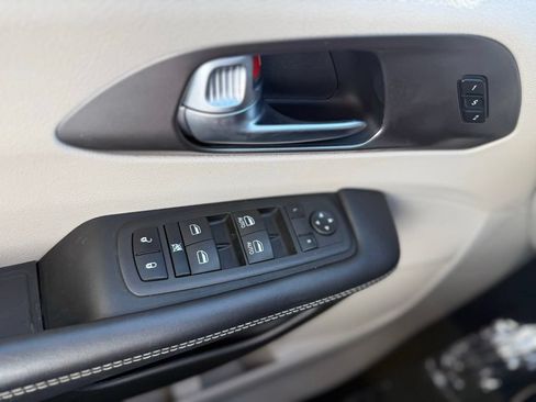 Certified 2023 Chrysler Pacifica Touring-L FWD image 15