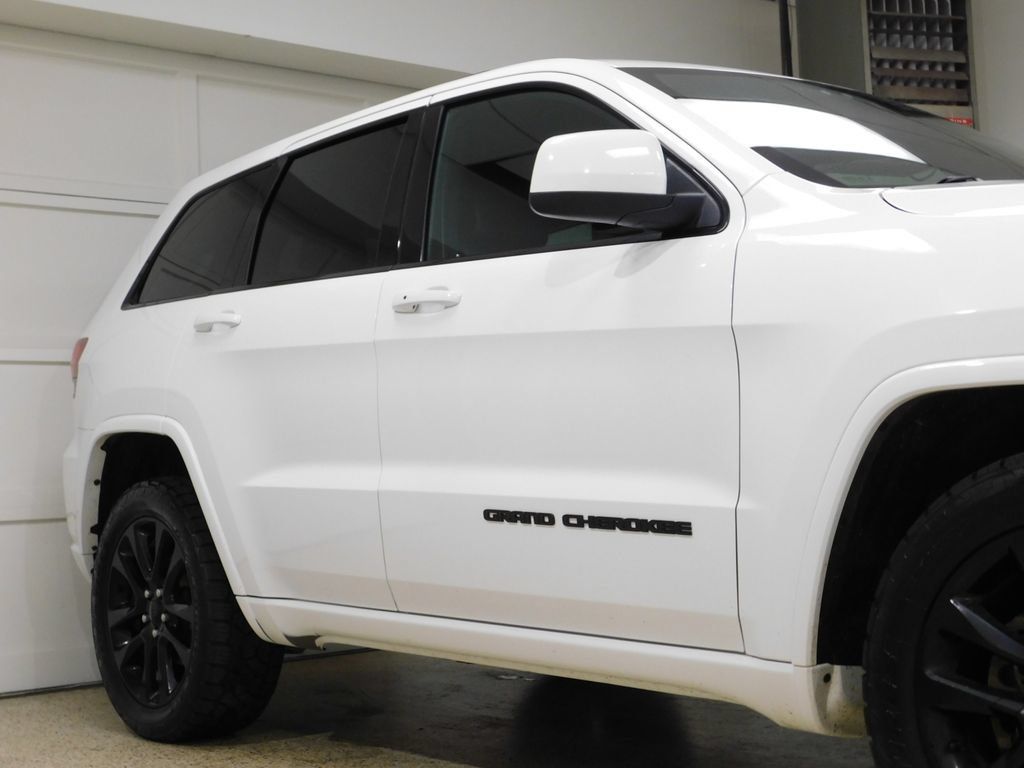 Used 2020 Jeep Grand Cherokee Altitude AWD/4WD image 12