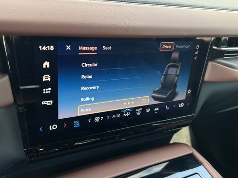 New 2025 Lincoln Navigator Reserve image 18