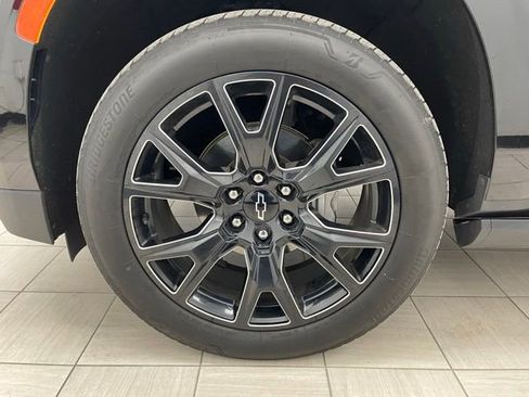 Used 2023 Chevrolet Suburban Premier w/ Premium Package 2 AWD/4WD image 6
