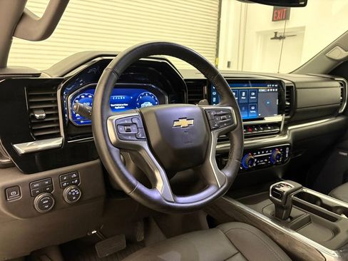 Used 2023 Chevrolet Silverado 1500 LTZ AWD/4WD image 2