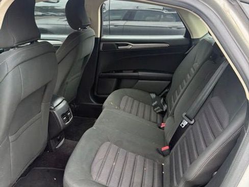 Used 2017 Ford Fusion SE FWD image 8