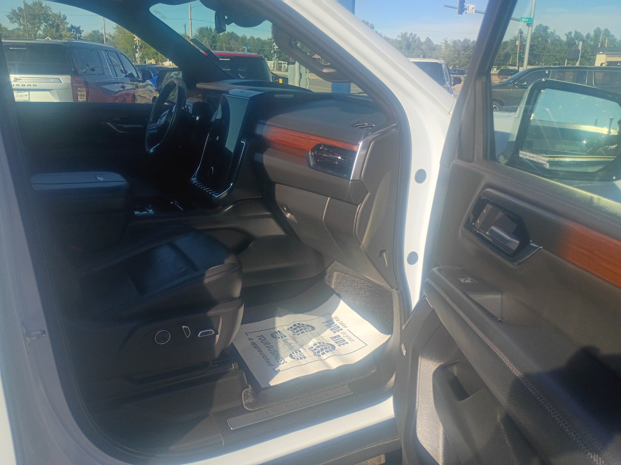 Used 2026 GMC Yukon XL Denali w/ Sun & Power Step Package AWD/4WD image 13