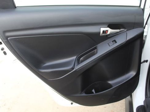 Used 2009 Pontiac Vibe Base w/ Sun And Sound Package image 28