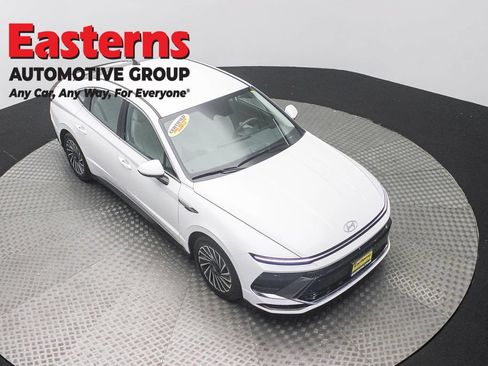Used 2025 Hyundai Sonata SEL FWD image 3