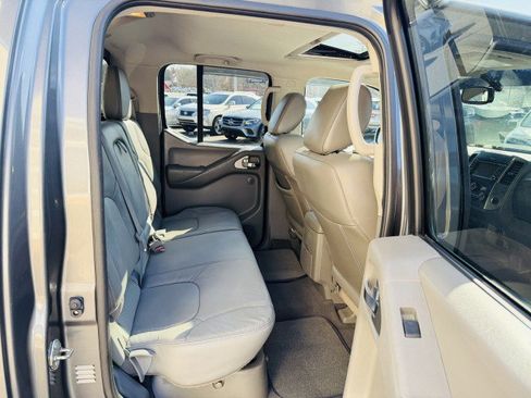 Used 2019 Nissan Frontier SL image 16