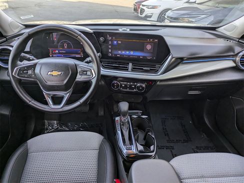 Used 2025 Chevrolet Trax LT w/ LT Convenience Package image 25