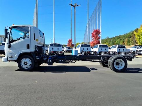 New 2024 Chevrolet Low Cab Forward 4500 XD RWD image 29