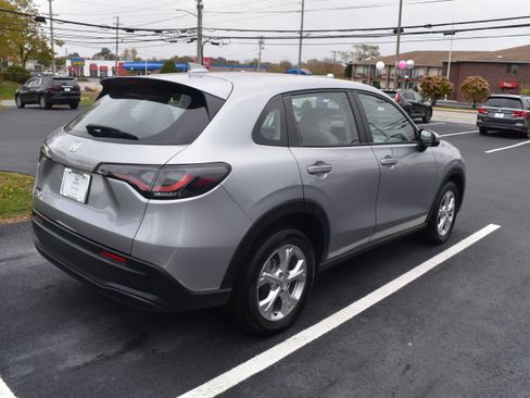Certified 2023 Honda HR-V LX image 3