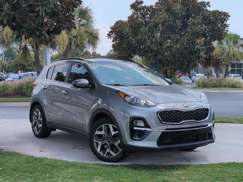 Used 2021 Kia Sportage EX w/ EX Technology Package FWD image 2