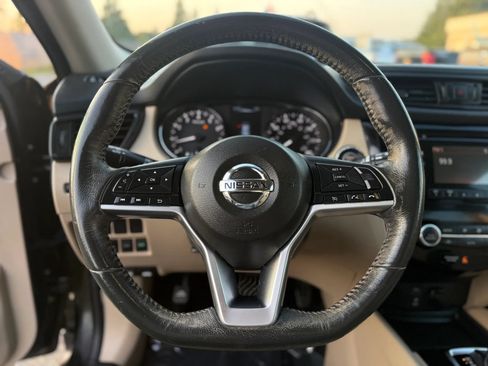Used 2017 Nissan Rogue SV w/ Sun & Sound Touring Package AWD/4WD image 25