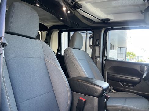 New 2026 Jeep Gladiator Sport AWD/4WD image 26