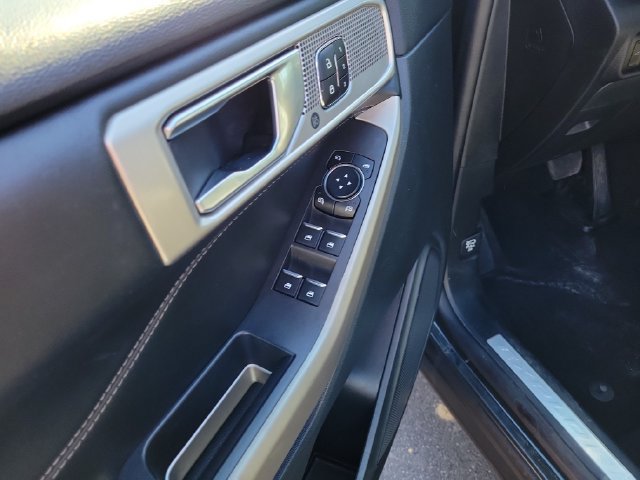 Used 2023 Ford Explorer Limited w/ Equipment Group 301A AWD/4WD image 18