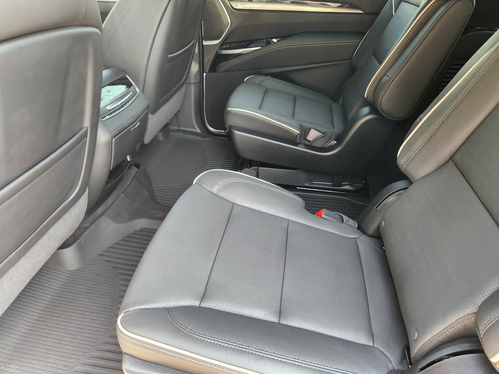 Used 2026 Cadillac Escalade ESV Sport w/ Touring Package AWD/4WD image 15