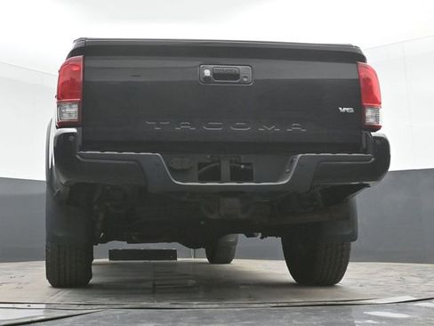 Used 2017 Toyota Tacoma TRD Off-Road w/ Premium & Technology Package image 32