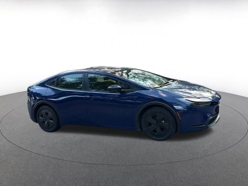 Used 2025 Toyota Prius LE image 2