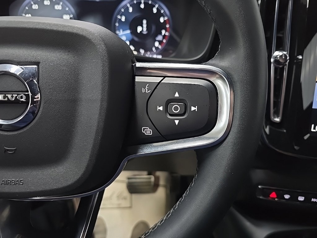 Used 2022 Volvo XC40 T5 R-Design w/ Climate Package AWD/4WD image 22