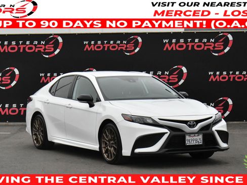 Used 2024 Toyota Camry SE w/ Convenience Package image 1