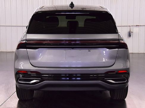 Used 2024 Lincoln Nautilus Reserve image 6