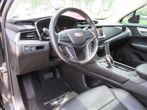 Used 2018 Cadillac XT5 Luxury w/ Driver Awareness Package AWD/4WD image 17