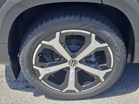 New 2026 Volkswagen Taos SEL AWD/4WD image 3