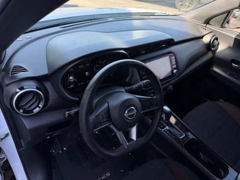 Used 2023 Nissan Kicks SR FWD image 17