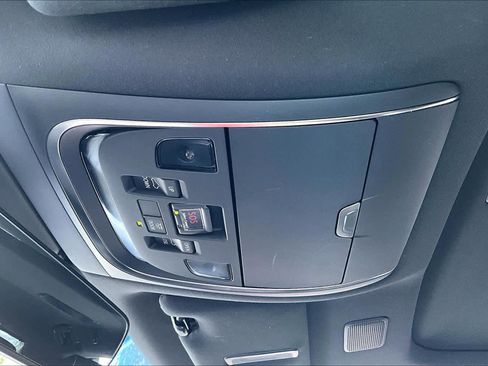 Used 2020 Lexus LS 500 w/ Accessory Package (Z2) RWD image 32