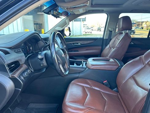 Used 2019 Cadillac Escalade Luxury image 12