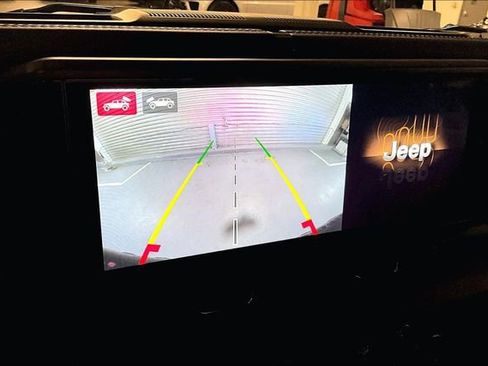 Used 2025 Jeep Wrangler Unlimited Rubicon AWD/4WD image 23