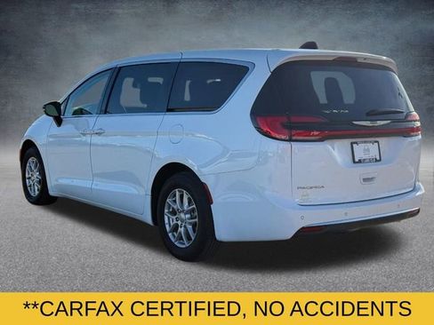 Used 2024 Chrysler Pacifica Touring-L image 5